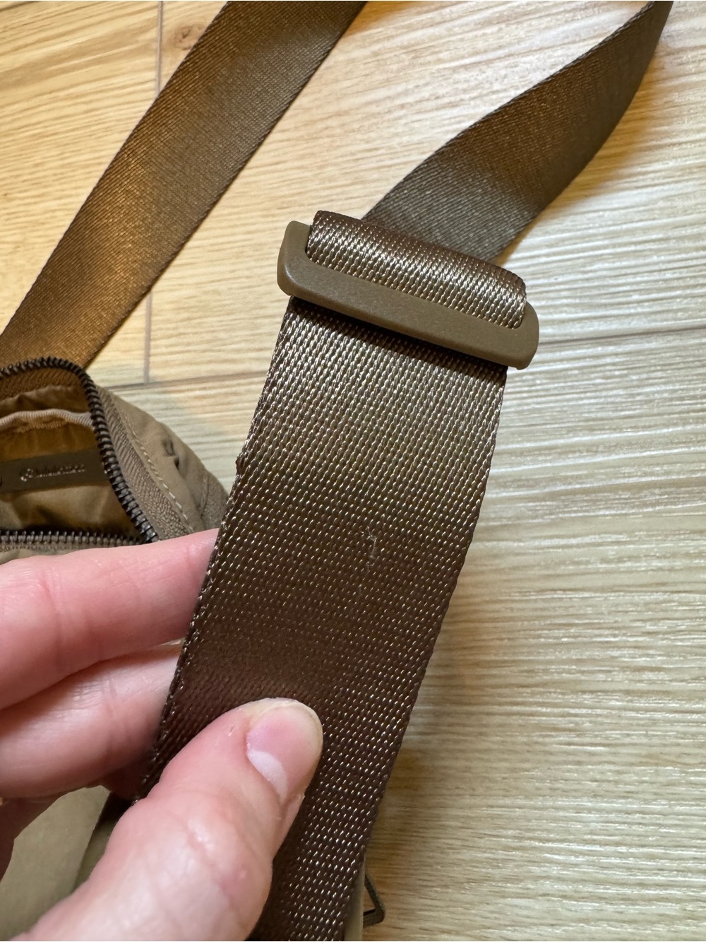 lululemon olive green belt bag - Picture 10 of 10